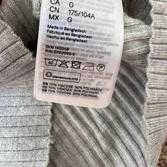 H&M Divided Grey Off the Shoulder Long Sleeve Cropped Sweater Size Large - Picture 5 of 6